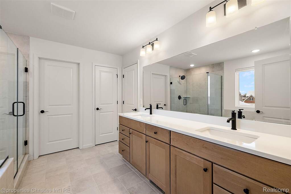4 Bedroom Single Family Home/House's Image 29