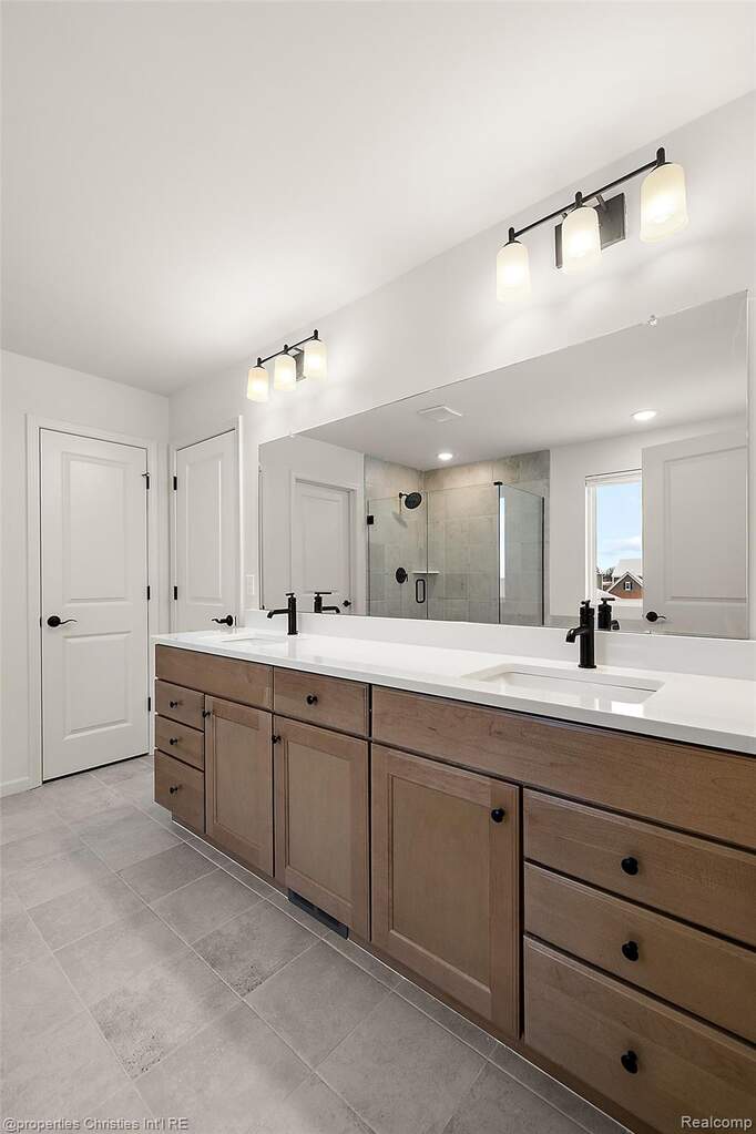 4 Bedroom Single Family Home/House's Image 30
