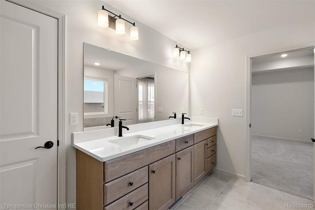 4 Bedroom Single Family Home/House's Image 34
