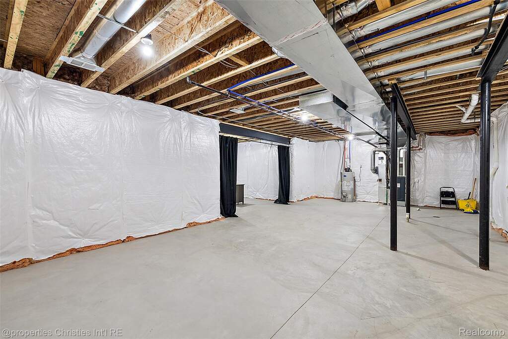 4 Bedroom Single Family Home/House's Image 45