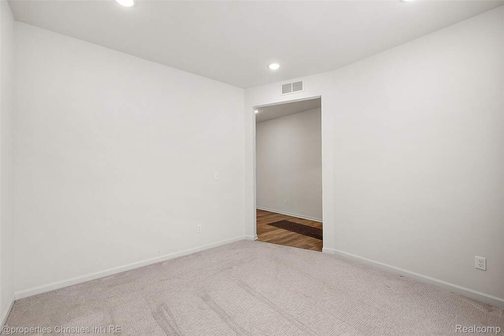 4 Bedroom Single Family Home/House's Image 4