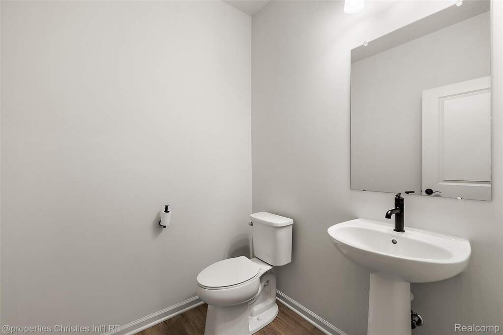 4 Bedroom Single Family Home/House's Image 5