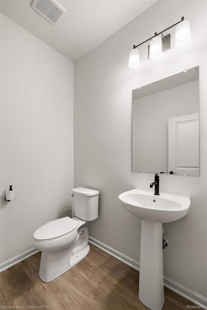 4 Bedroom Single Family Home/House's Image 6