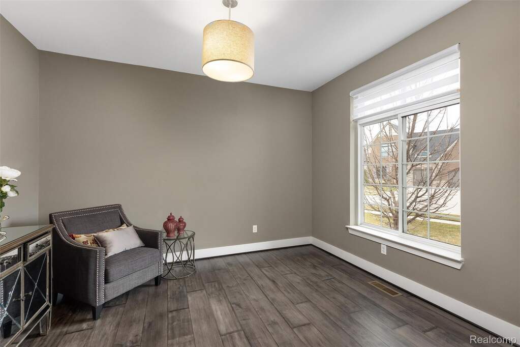 4 Bedroom Single Family Home/House's Image 7