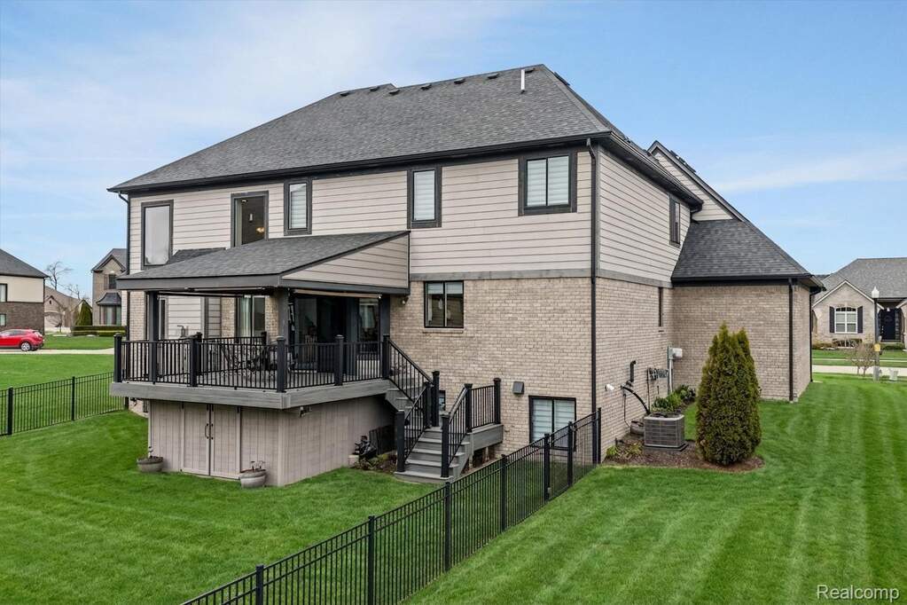 4 Bedroom Single Family Home/House's Image 3
