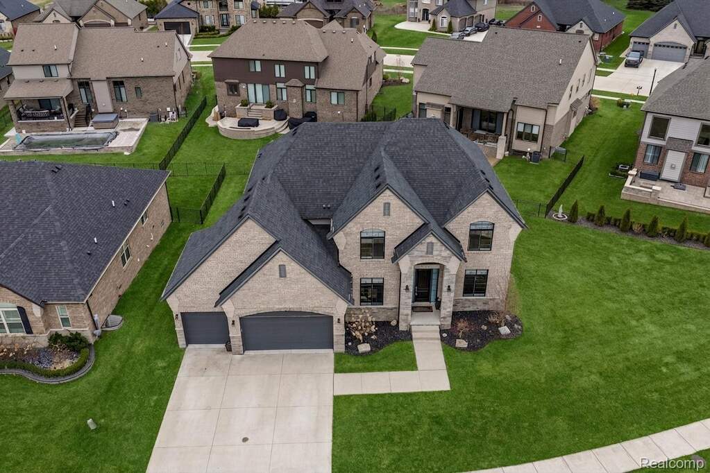 4 Bedroom Single Family Home/House's Image 4