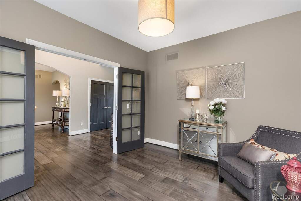 4 Bedroom Single Family Home/House's Image 6