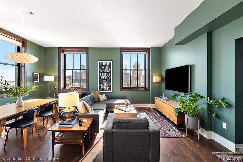 These images show model units. Interior finishes will differ based on buyer selections