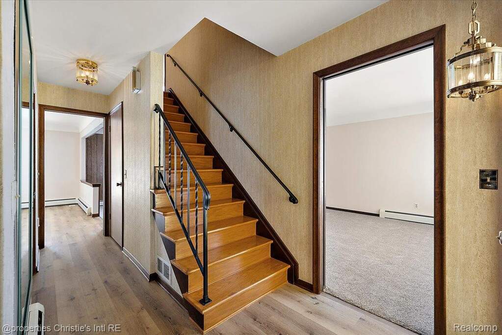 3 Bedroom Single Family Home/House's Image 13