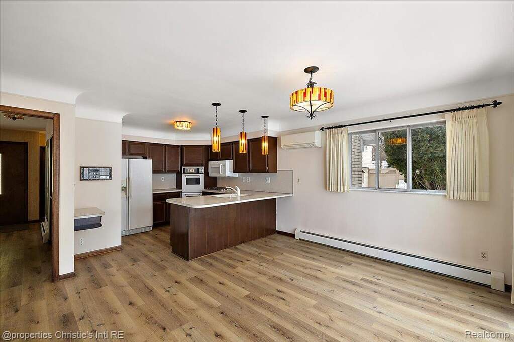 3 Bedroom Single Family Home/House's Image 16