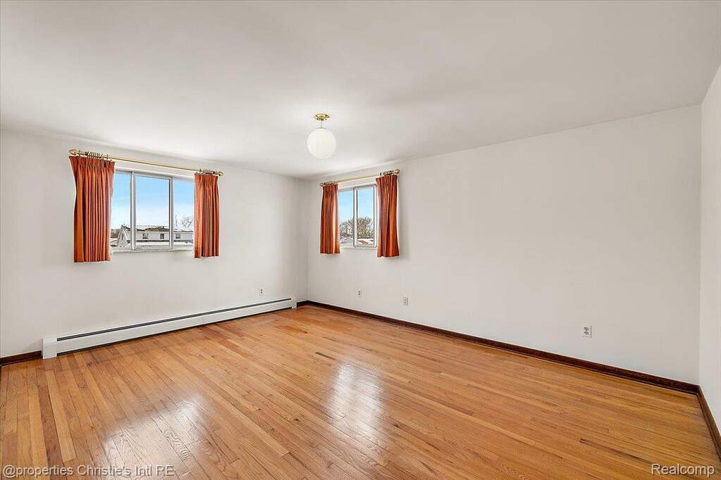 3 Bedroom Single Family Home/House's Image 28
