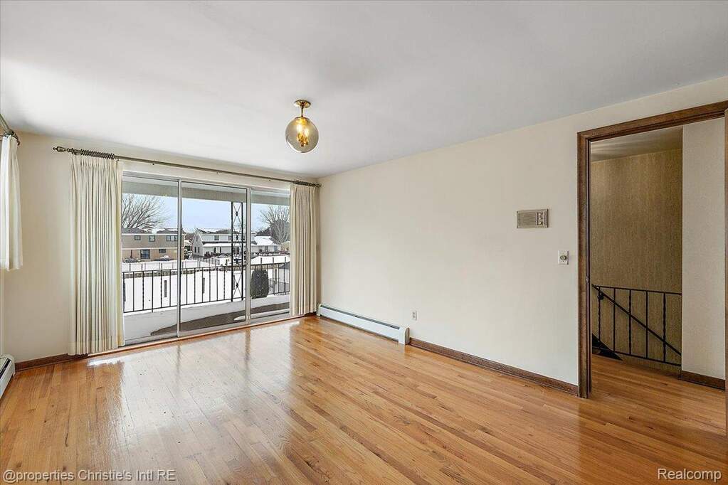 3 Bedroom Single Family Home/House's Image 32