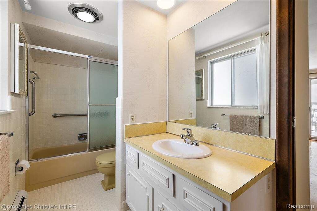 3 Bedroom Single Family Home/House's Image 34