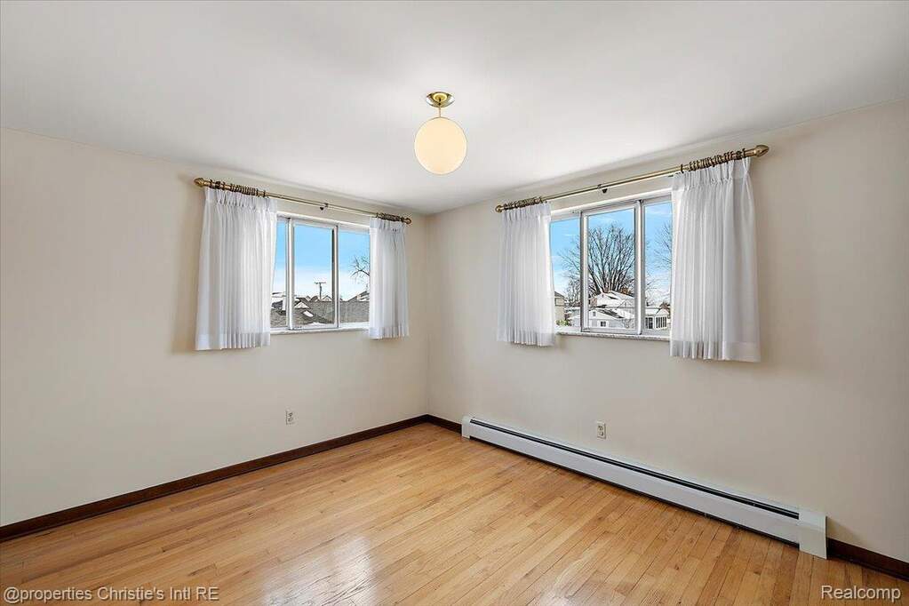 3 Bedroom Single Family Home/House's Image 38