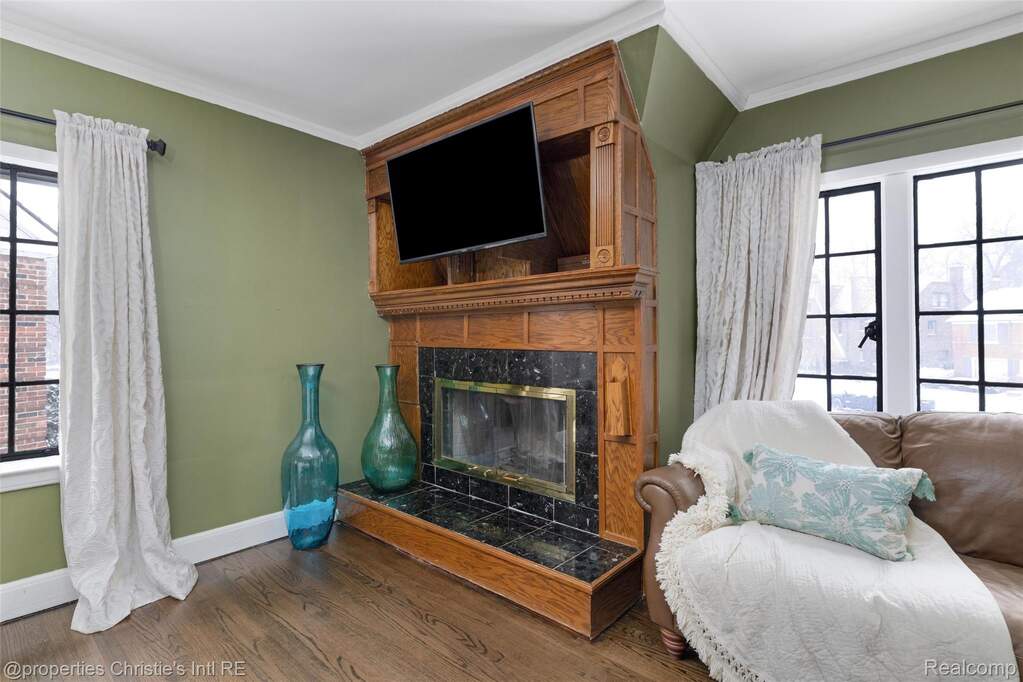 6 Bedroom Single Family Home/House's Image 29