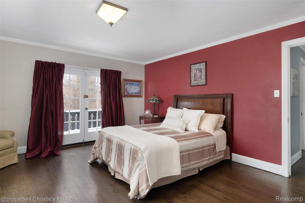 6 Bedroom Single Family Home/House's Image 46