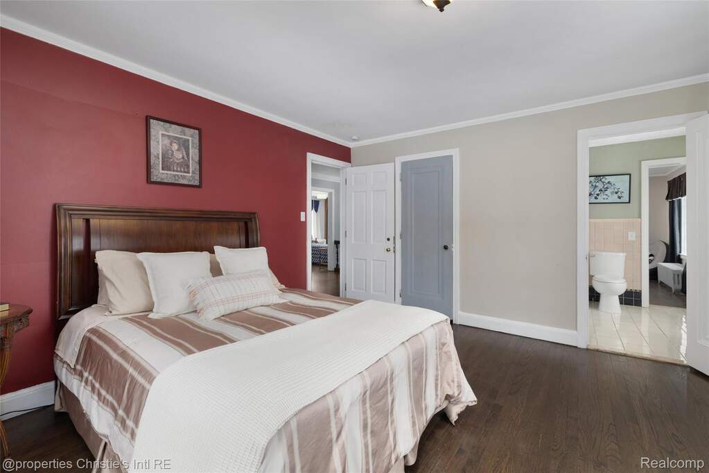 6 Bedroom Single Family Home/House's Image 47