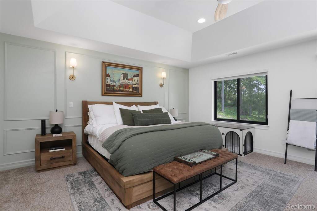 6 Bedroom Single Family Home/House's Image 20