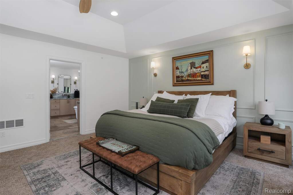 6 Bedroom Single Family Home/House's Image 21