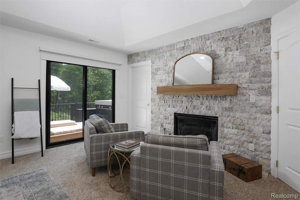 6 Bedroom Single Family Home/House's Image 22