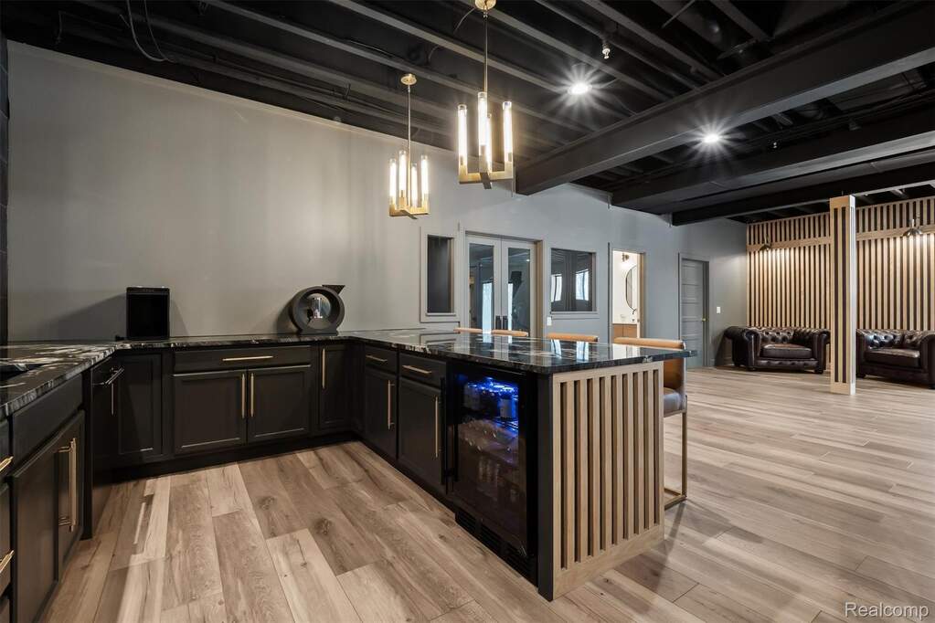 6 Bedroom Single Family Home/House's Image 44
