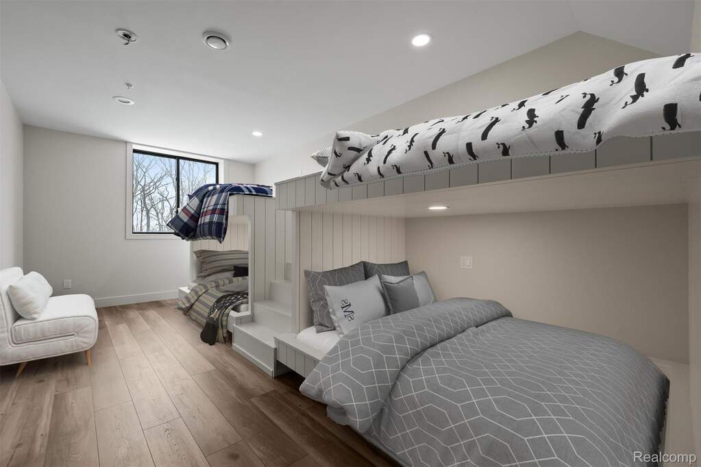 6 Bedroom Single Family Home/House's Image 51