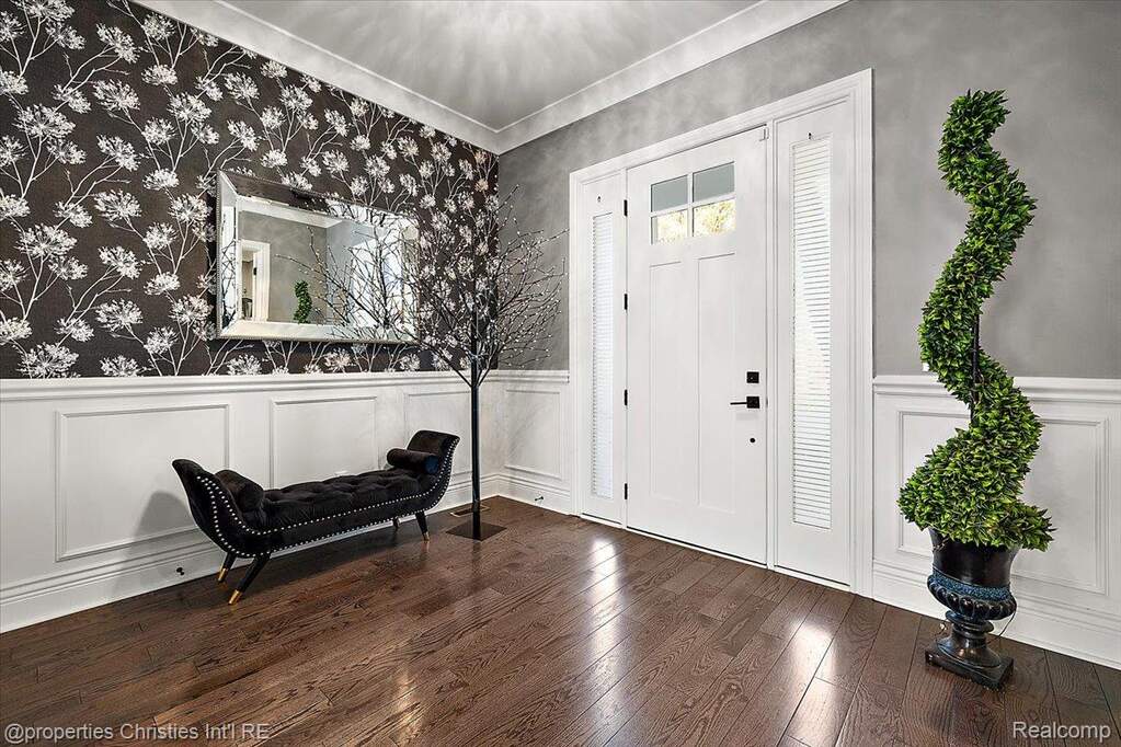 4 Bedroom Single Family Home/House's Image 8
