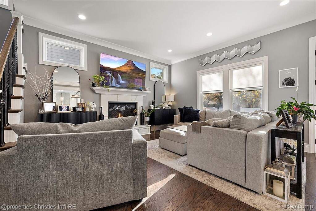 4 Bedroom Single Family Home/House's Image 11
