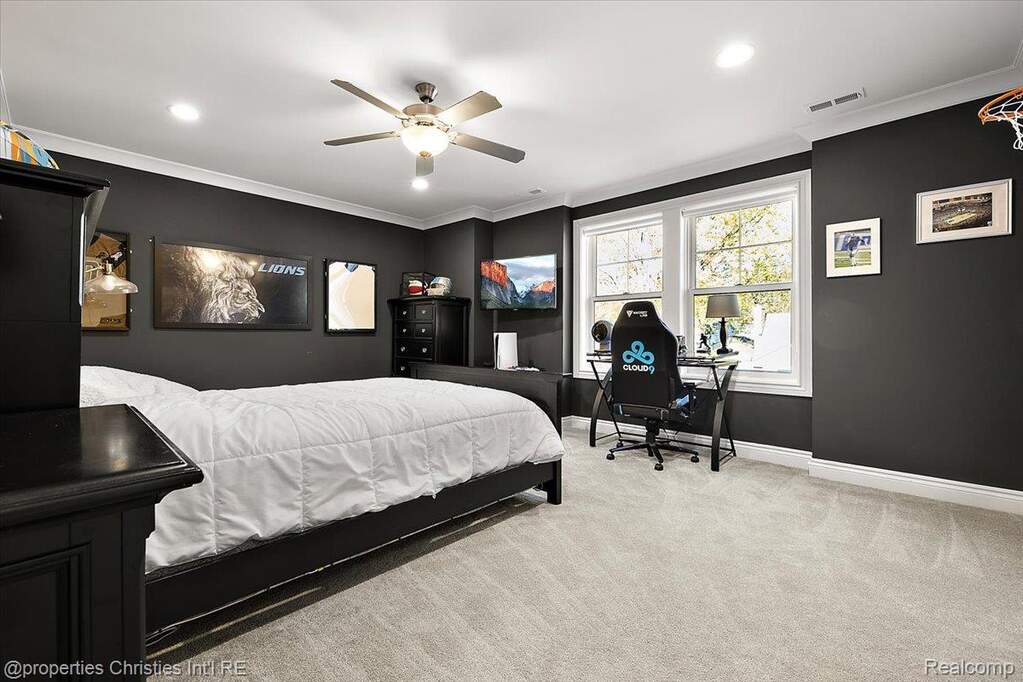 4 Bedroom Single Family Home/House's Image 34