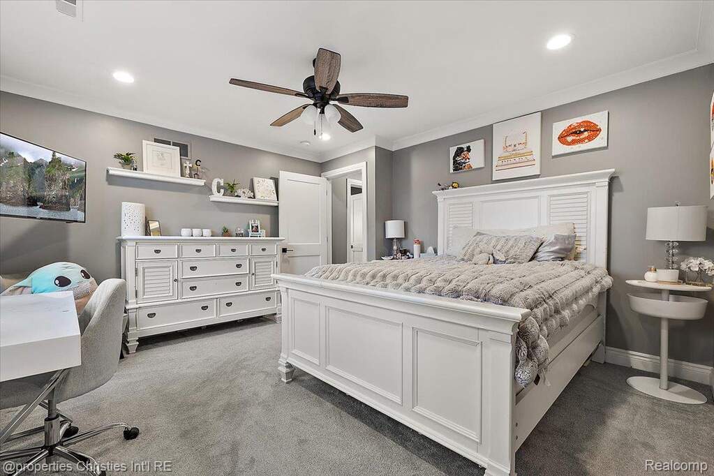 4 Bedroom Single Family Home/House's Image 38