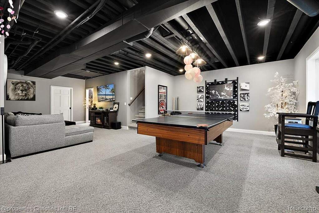 4 Bedroom Single Family Home/House's Image 42
