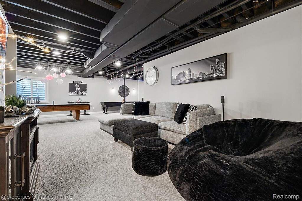 4 Bedroom Single Family Home/House's Image 46