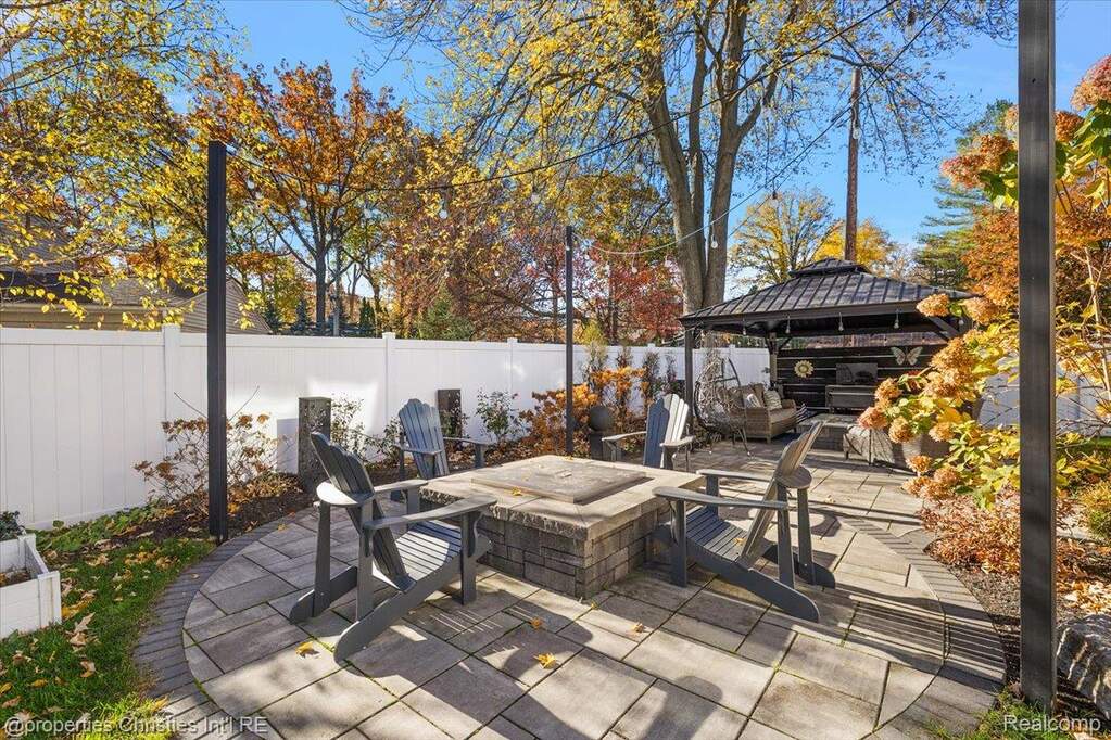 4 Bedroom Single Family Home/House's Image 54