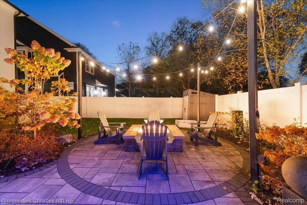 4 Bedroom Single Family Home/House's Image 60