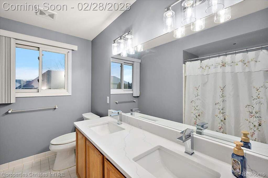 4 Bedroom Single Family Home/House's Image 28