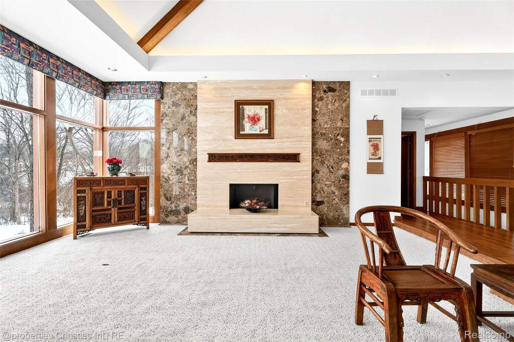 5 Bedroom Single Family Home/House's Image 7