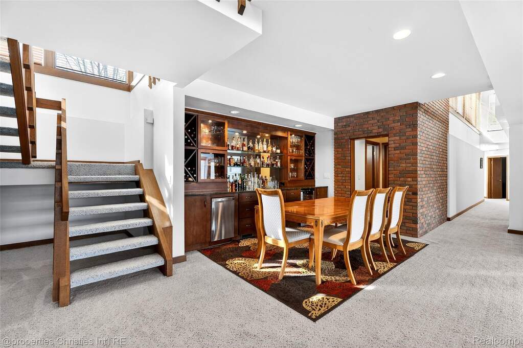 5 Bedroom Single Family Home/House's Image 42