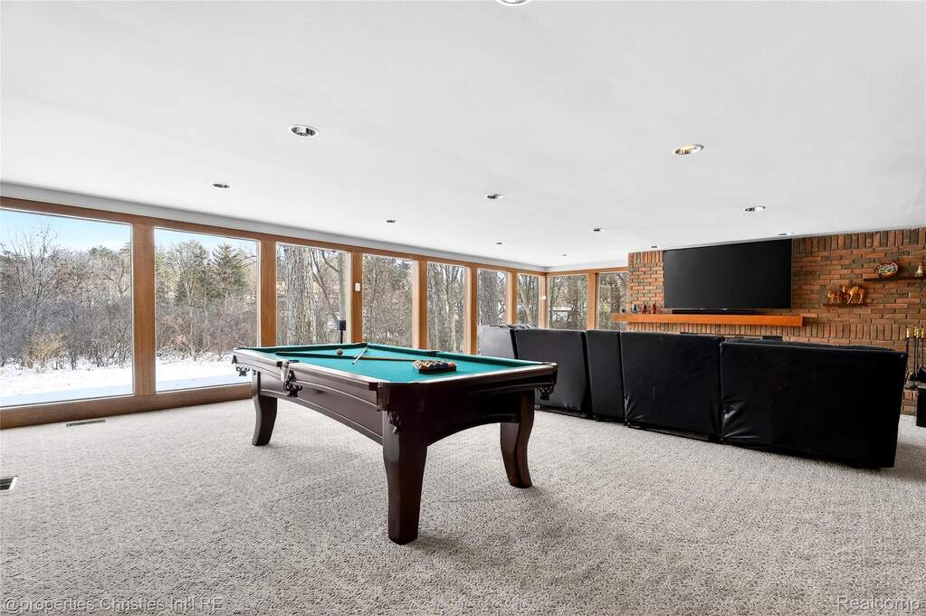 5 Bedroom Single Family Home/House's Image 48
