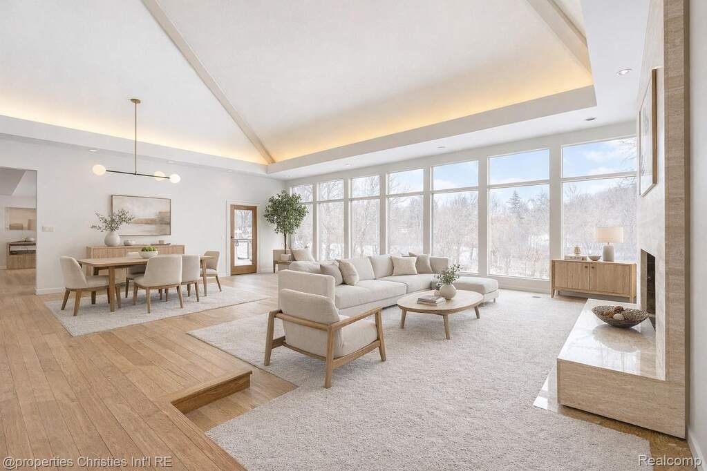 5 Bedroom Single Family Home/House's Image 6
