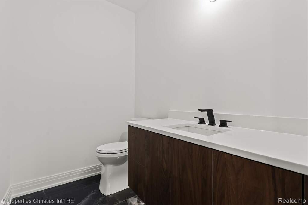 4 Bedroom Single Family Home/House's Image 25