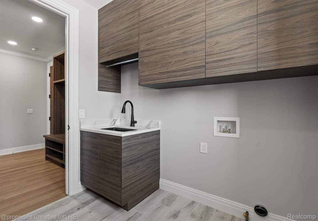 4 Bedroom Single Family Home/House's Image 27