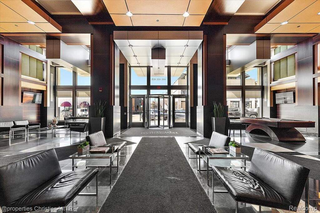 Building lobby with a high ceiling