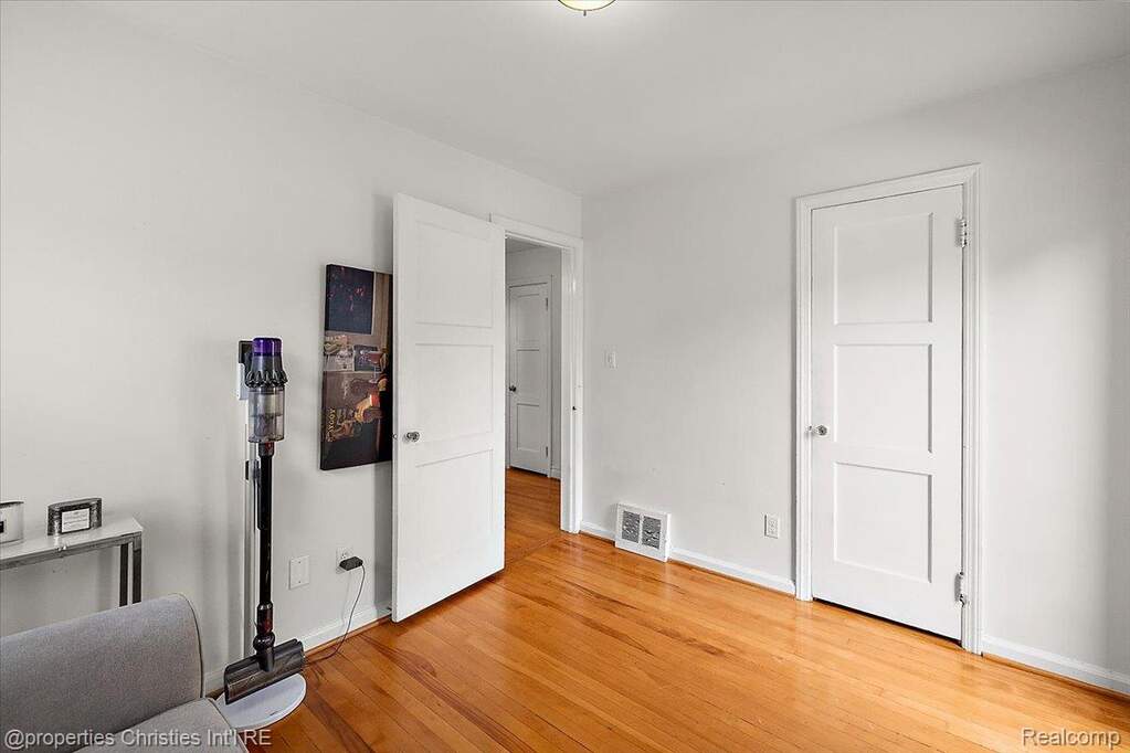 3 Bedroom Single Family Home/House's Image 11