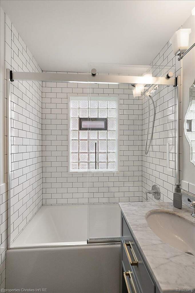 3 Bedroom Single Family Home/House's Image 16
