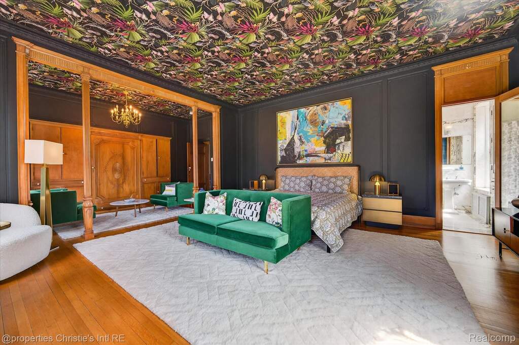 6 Bedroom Single Family Home/House's Image 35
