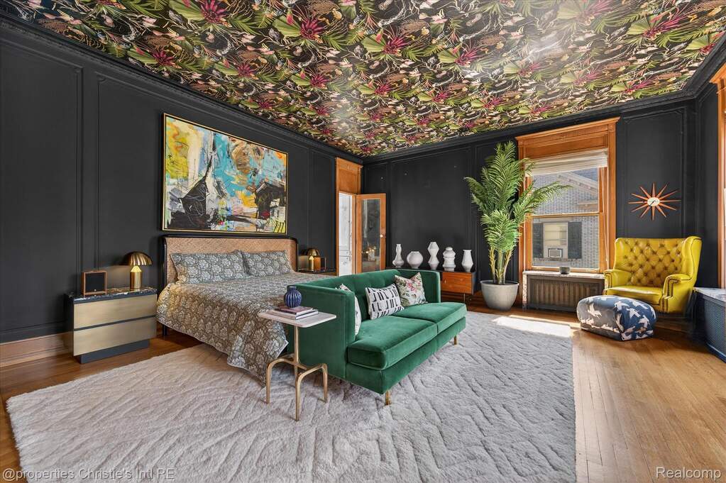 6 Bedroom Single Family Home/House's Image 36