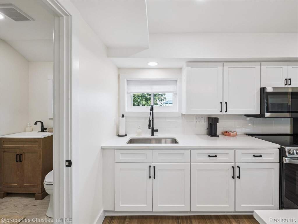 2 Bedroom Single Family Home/House's Image 6