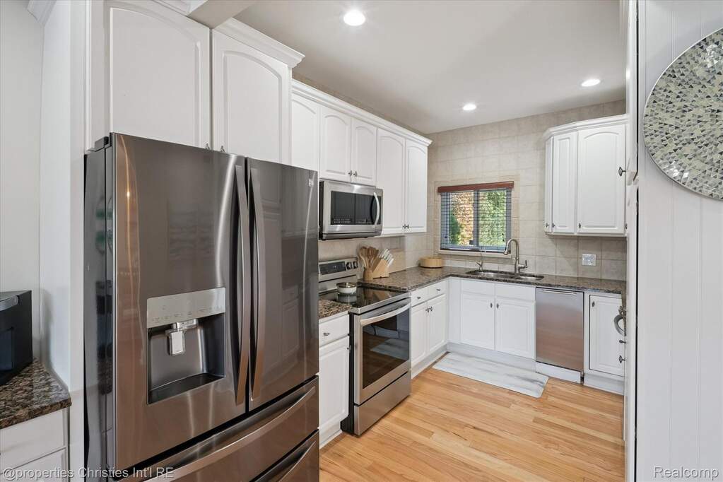 4 Bedroom Single Family Home/House's Image 14