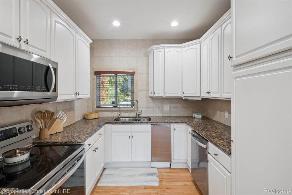 4 Bedroom Single Family Home/House's Image 15