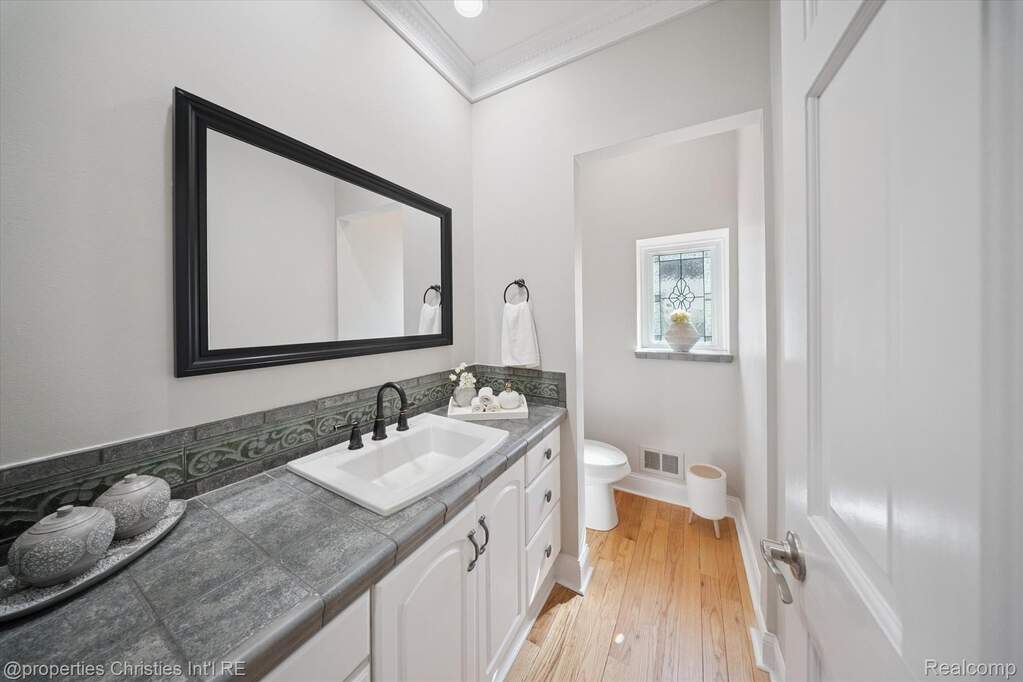 4 Bedroom Single Family Home/House's Image 16